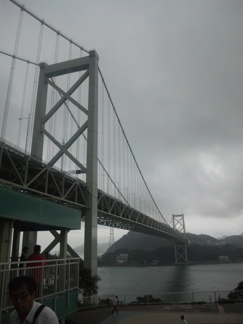 関門橋を渡ります